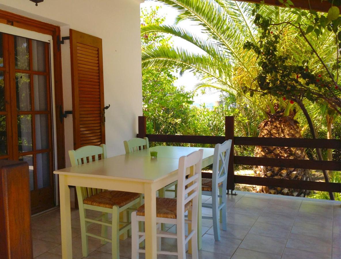Bungalow Gialova Exteriör bild