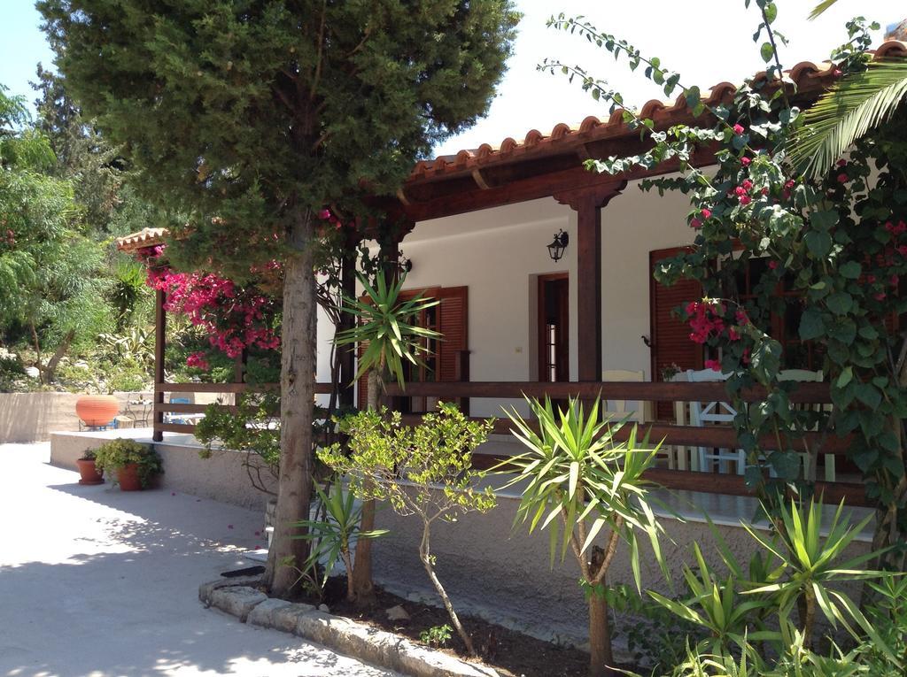 Bungalow Gialova Exteriör bild